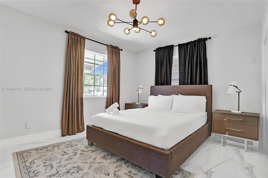 Building Photo - 247 SW 5th St