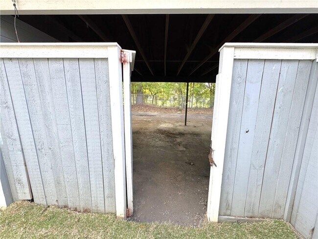 Building Photo - 5900 Grelot Rd