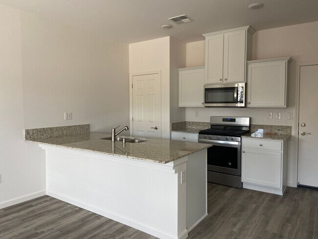 Building Photo - 532 Autumn Breeze Cir