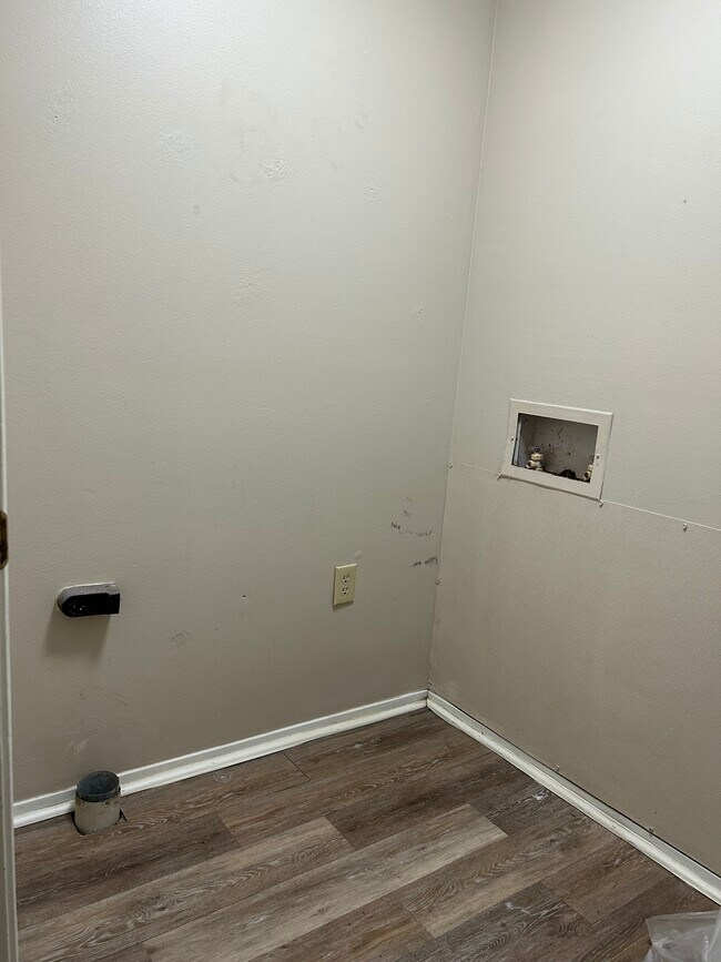 Upstairs Laundry Room - 101 Wilbourn Blvd