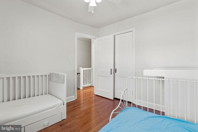 Building Photo - 510 E Nelson Ave