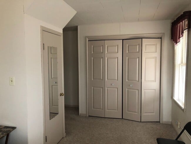 Building Photo - $849 - 2 bed 1 bath - Single Family Home
