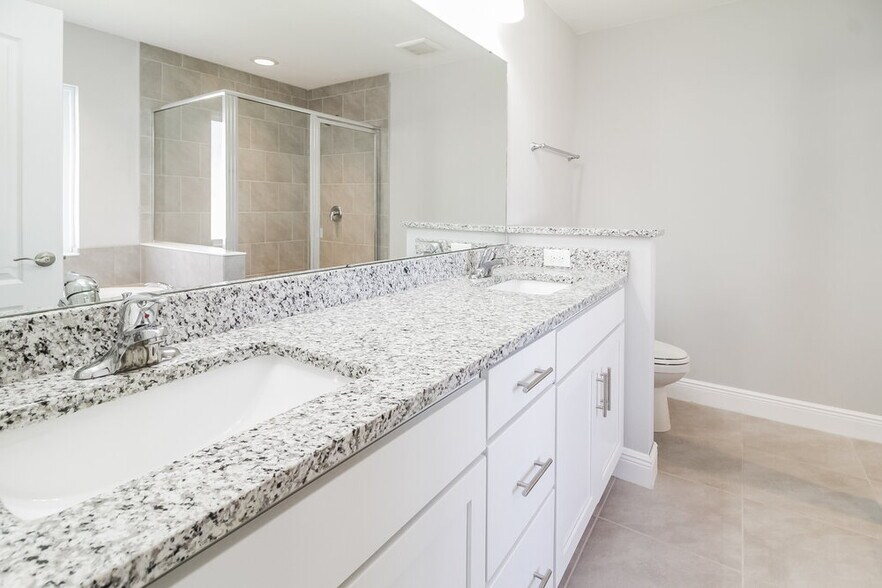 Building Photo - 8 Bradford Ct