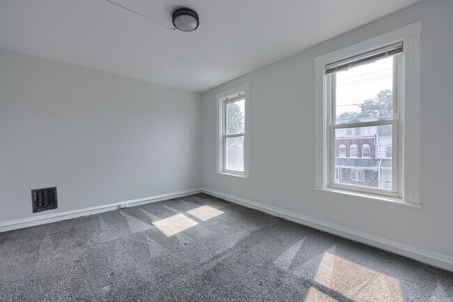 Building Photo - 611 S Prince St