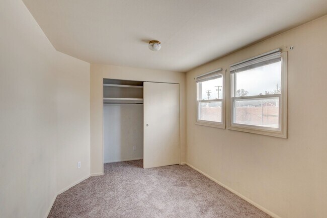 Building Photo - 645 SE Fidalgo Ave