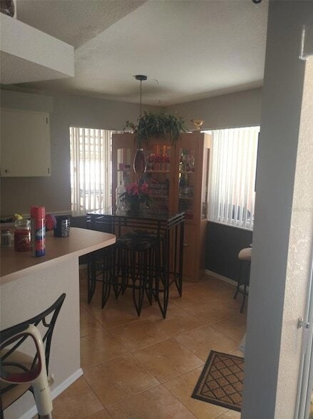 Building Photo - 404 Hazel Cir