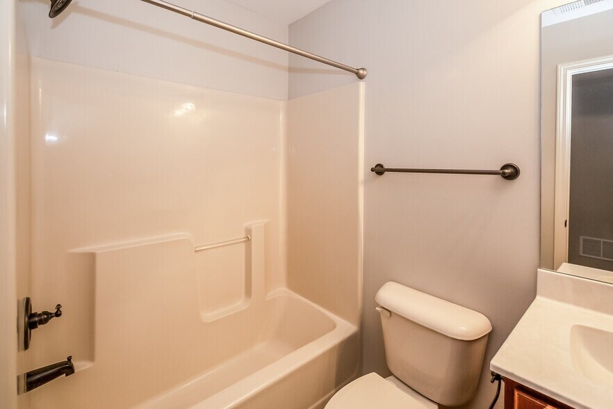 Building Photo - 5823 Bedford Pl