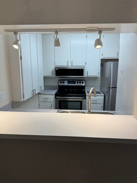 Building Photo - 141 Fernery Rd