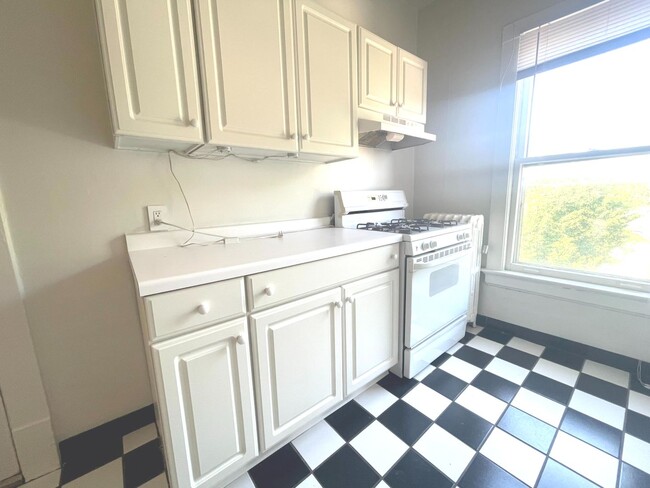 Interior Photo - 2549 Lake