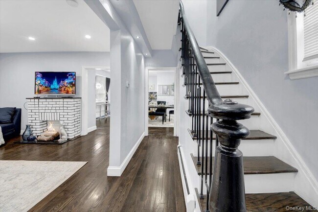 Building Photo - 75 W Kingsbridge Rd