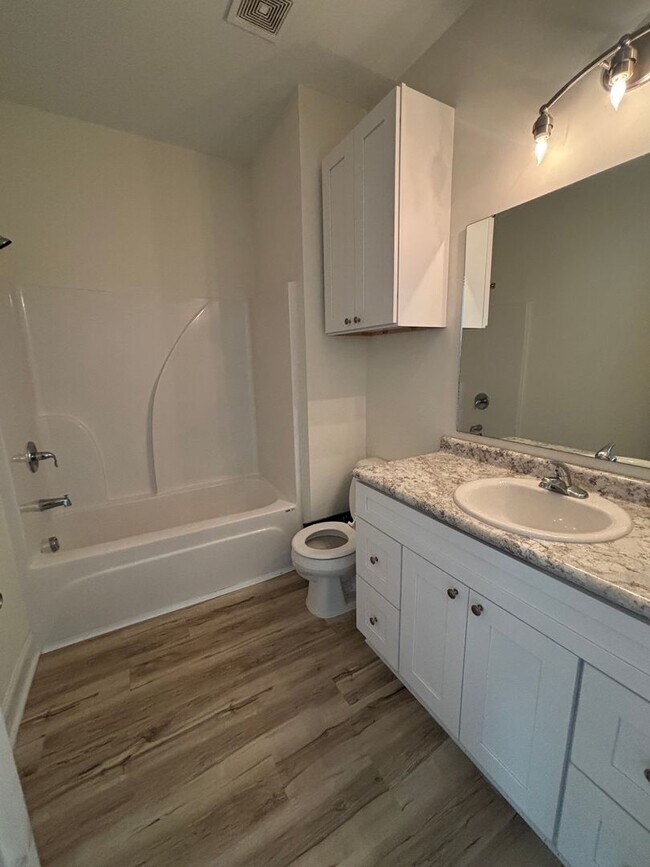 Building Photo - Brand New 3 Bedroom, 2 Bathroom Duplex in ...