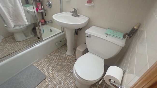 Building Photo - Gorgeous Apt! Watch Attached YT Video Tour!  Pictures do it no justice!  NO FEE, Best Sunlight ev...