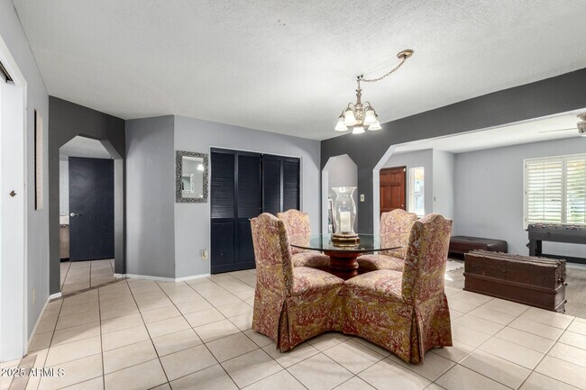 Building Photo - 2739 S Emerson Cir