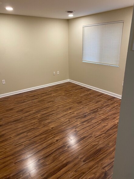 Livingroom2 - 231 Melrose Ct