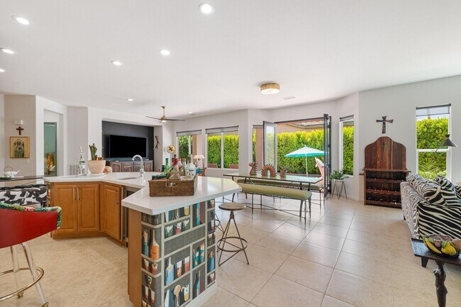 Building Photo - 61185 Soaptree Dr