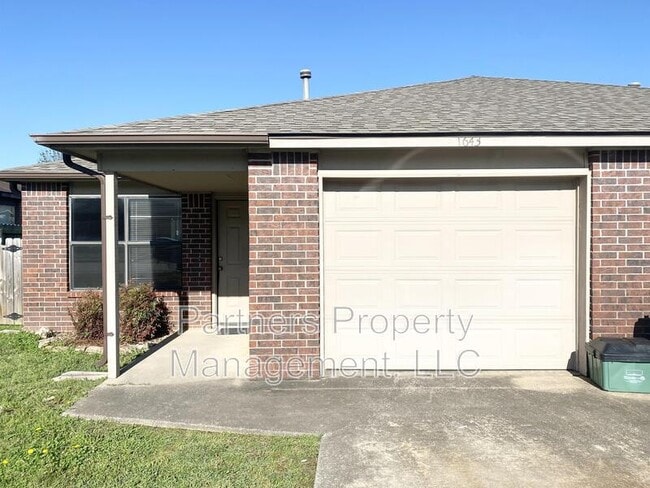 Primary Photo - 1643 N Dawn Dr