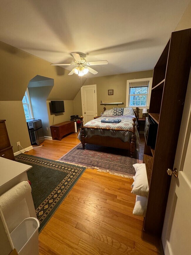 Building Photo - 45 Common St