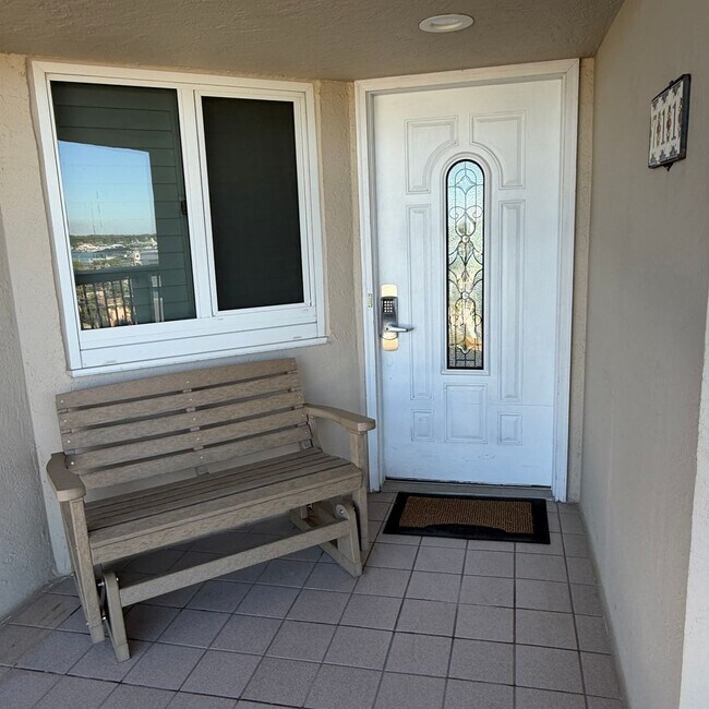 Building Photo - Views! Gorgeous, upgraded penthouse condo at The Breakers
