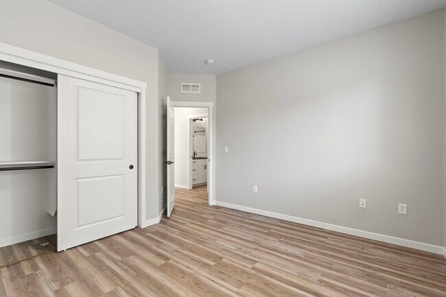 Building Photo - 3716 Custer Dr