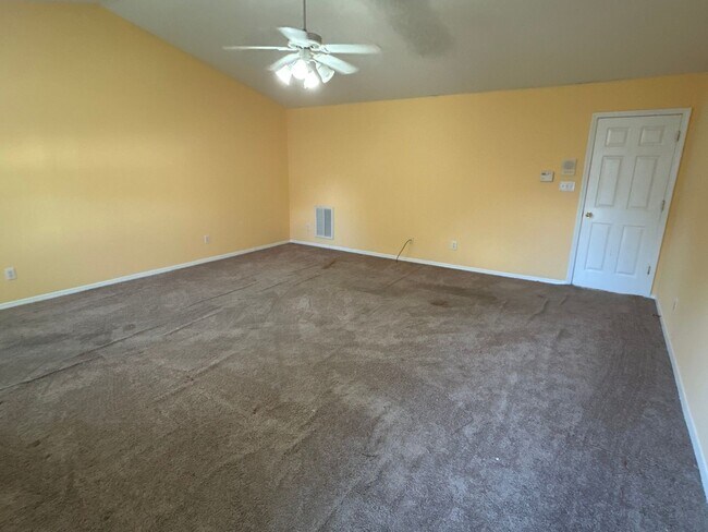 Building Photo - Spacious 3 Bed | 2.5 Bath House in Raleigh