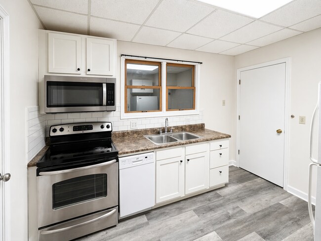 Building Photo - 1320 N Main St