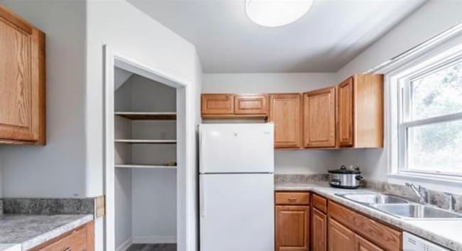 Building Photo - Spacious Four Bedroom Home!