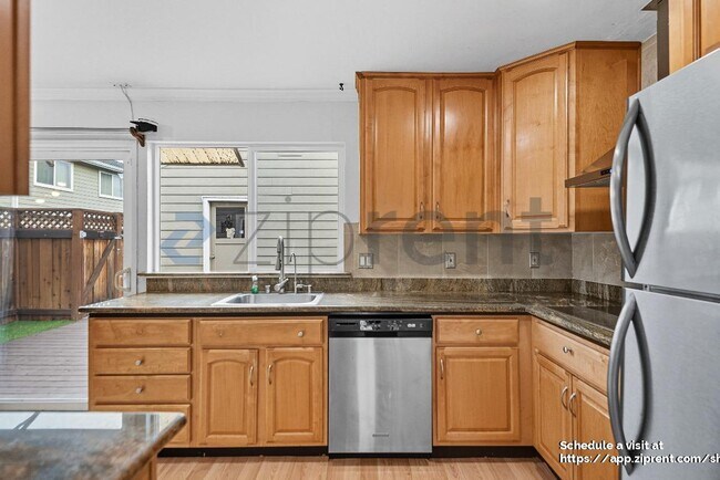 Building Photo - 843 Peary Ln