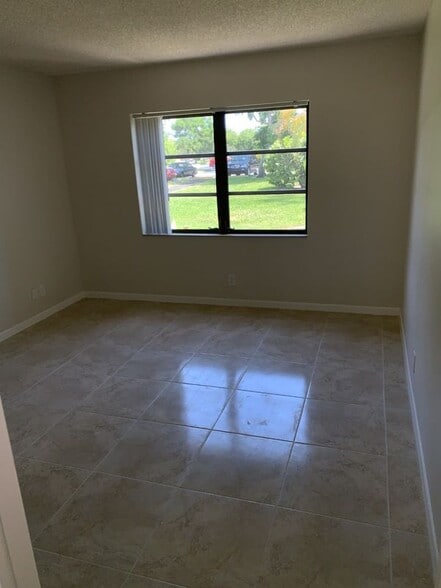 Building Photo - 3129 Oakland Shores Dr