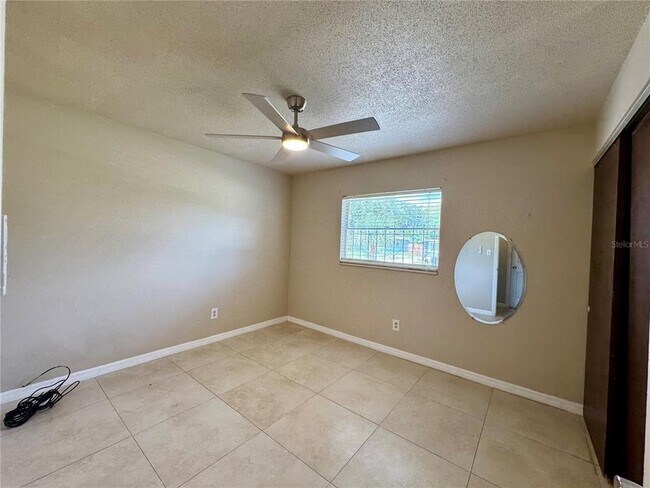 Building Photo - 775 Hillview Dr