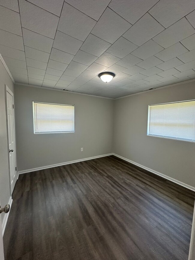Building Photo - 820 Haywood Pl