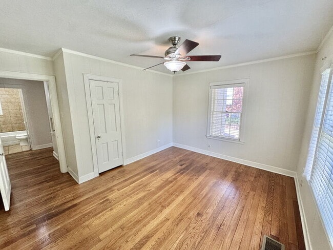 Building Photo - 163 S Fenwick Rd