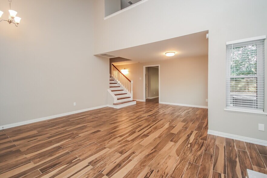 Building Photo - 15622 Thornbrook Dr
