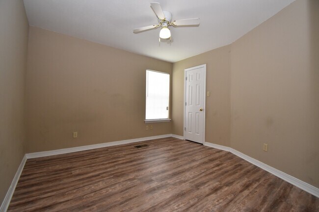 Building Photo - Lots of Updates with Granite Countertops