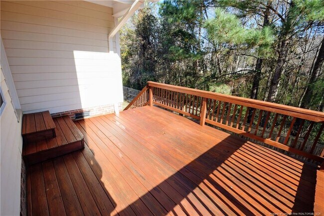 Building Photo - 324 Roundtree Dr