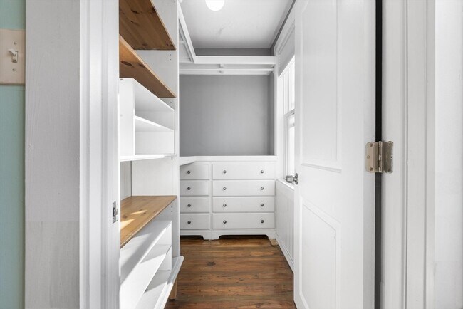 Building Photo - 352 Medford St