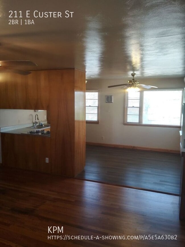 Building Photo - 211 E Custer St