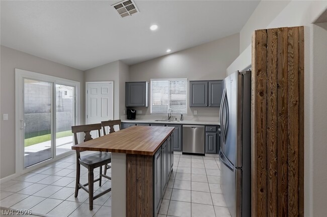 Building Photo - 833 Glitter Glen Ct