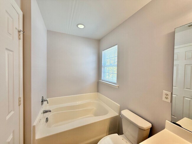 Building Photo - Updated 4BD, 2.5BA Raleigh Home With Easy ...