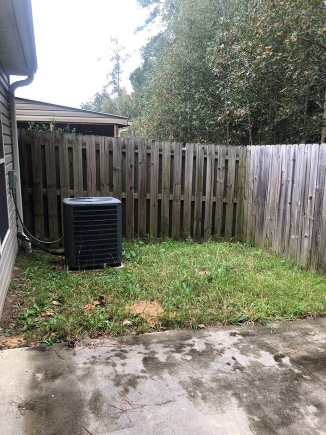 Building Photo - 6005 Sanibel Dr