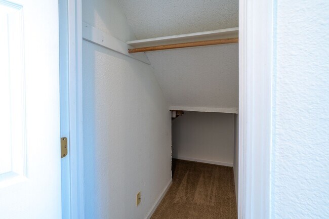 Building Photo - 4302-4304-4304 Cheryl Ct