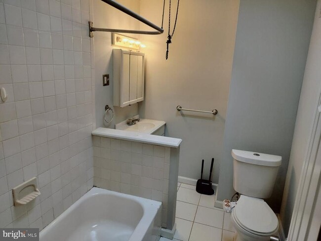 Building Photo - 2143 S Beechwood St