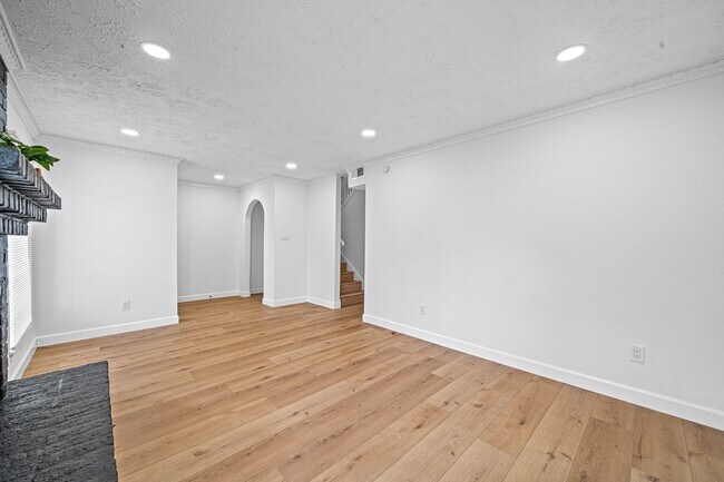 Building Photo - 8726 Wilcrest Dr