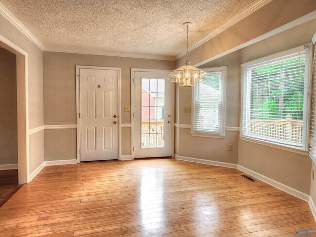 Building Photo - 120 Silver Creek Cir