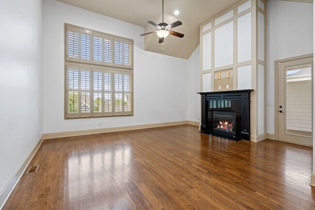 Building Photo - 444 Wild Elm St