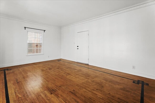 Building Photo - BEAUTIFUL FRENCH NORMANDY STYLE 2BR UNIT