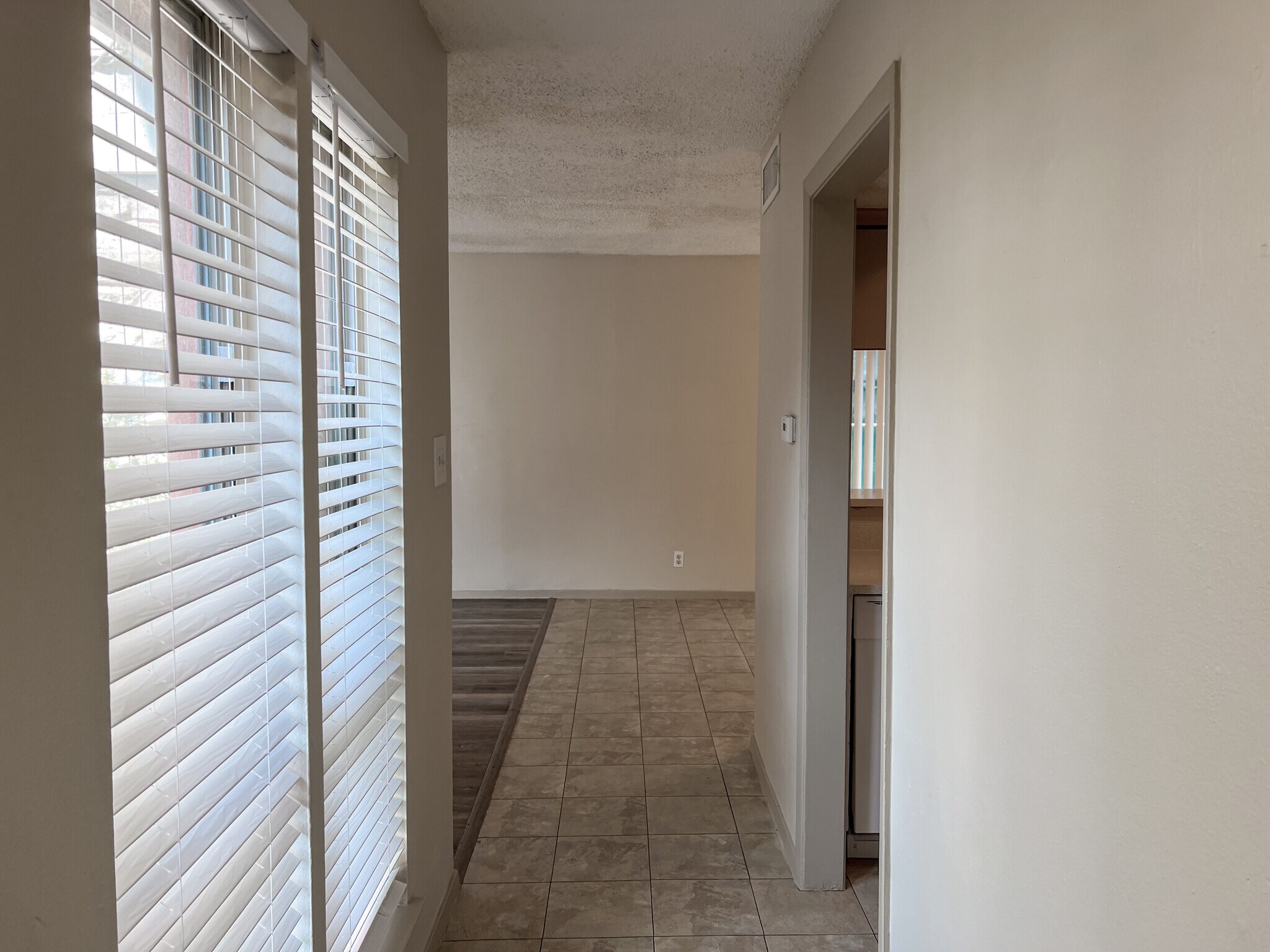 Building Photo - 7206 Creekside Dr