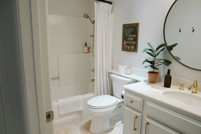 Building Photo - 8212 Mainsail Dr