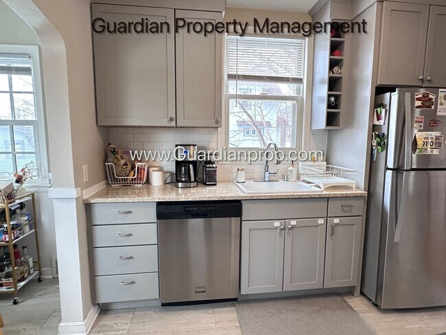 Building Photo - South Minneapolis Single Family Home, Garage, Fenced In Yard, Excellent Condition