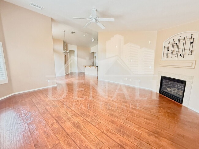 Building Photo - 4330 E Cottonwood Ln