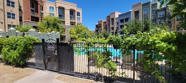 Building Photo - Upscale Executive Living 1 bedroom 1 bath